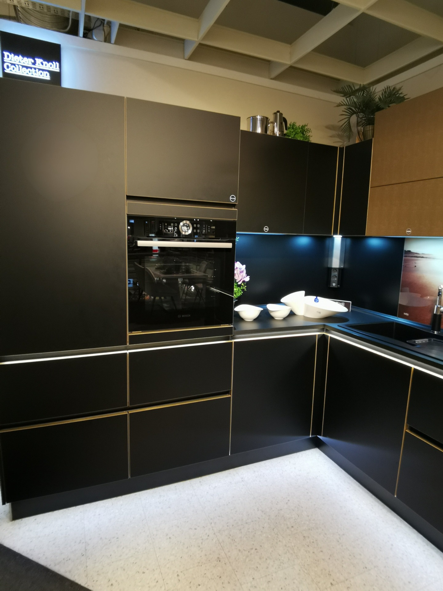 Black Kitchen Pros and Cons